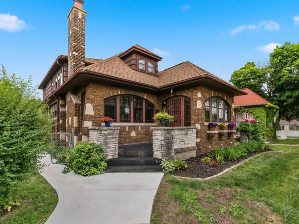 3239 W Drury LANE, Milwaukee, WI 53215