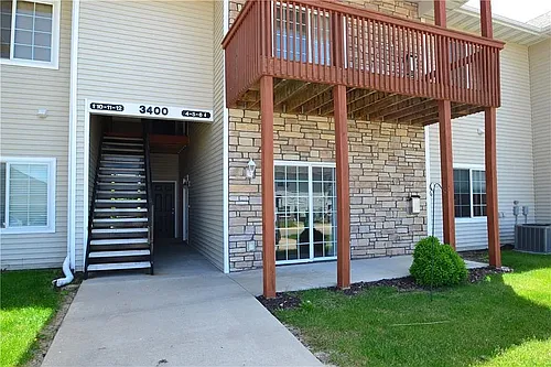 3400 SE Glenstone Dr #3400 Photo 1