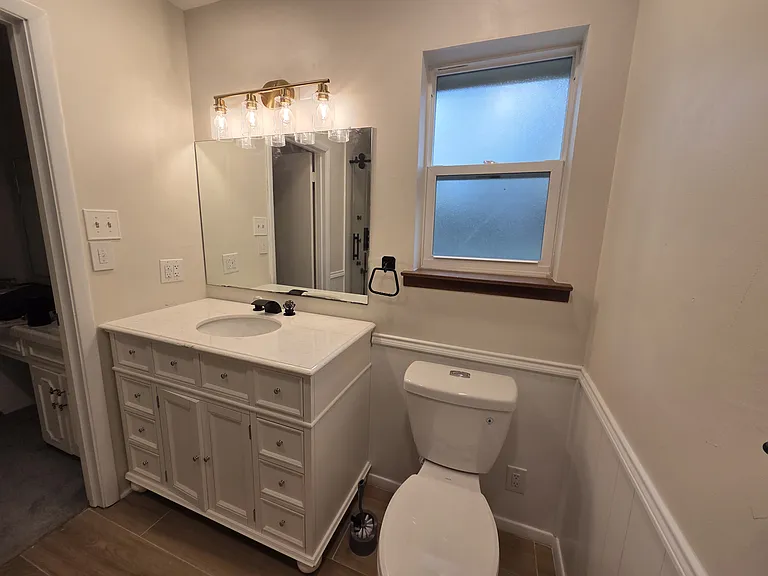 205 W Ash Ln — Photo 21