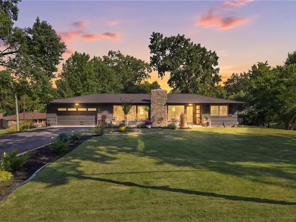 6004 NW Crystal Pool Dr, Platte Woods, MO 64151