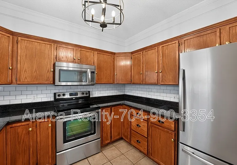290 Sweet Martha Dr — Photo 3