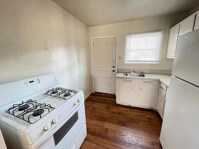 1611 Alamo Ave — Photo 6
