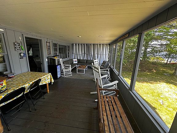 4th image of 7 Sunset Rd