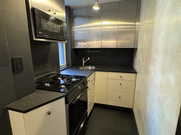 333 East 53rd Street image 12 of 21