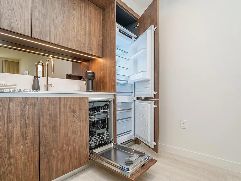 1611 SW 2nd Ave #817 — Photo 8