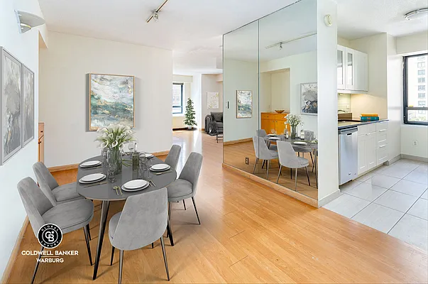 Rented by Coldwell Banker Warburg | media 8