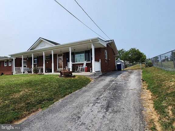 3rd image of 1221 Woodside Ave
