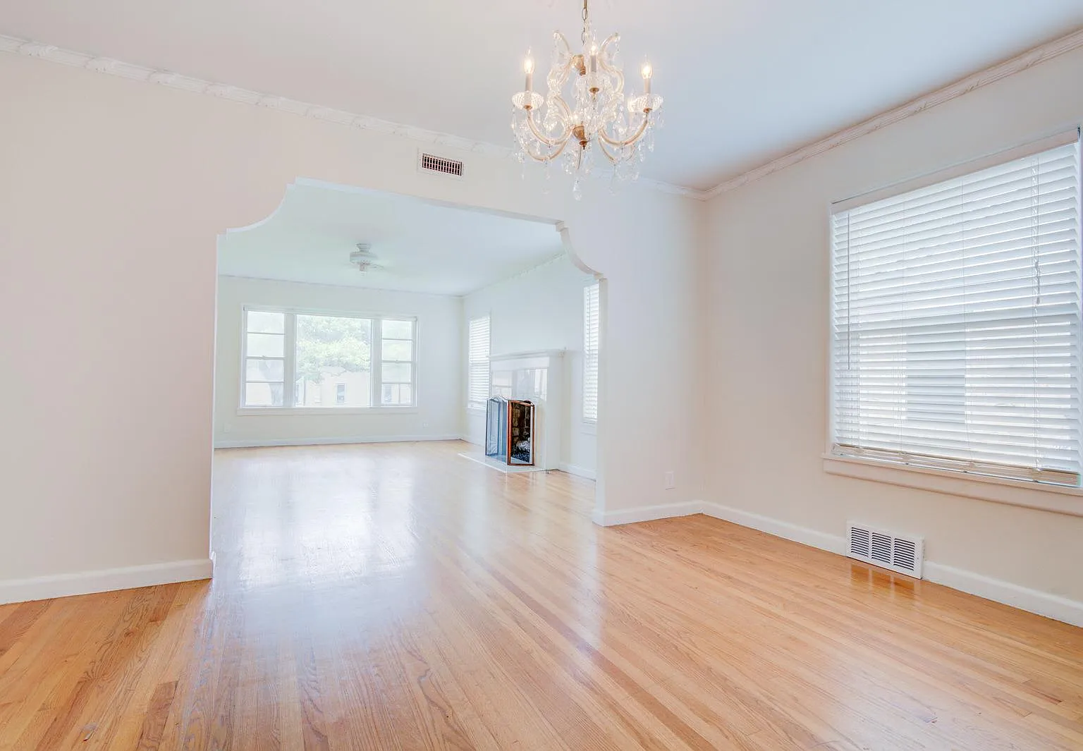 6307 Kenwood Ave — Photo 1