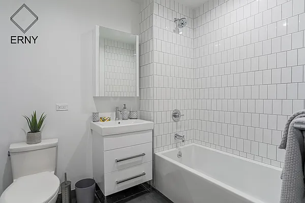 Rented by ERNY LLC | media 32