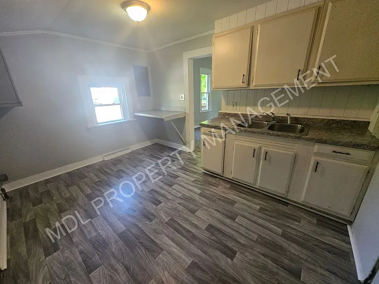 707 Lee St — Photo 6