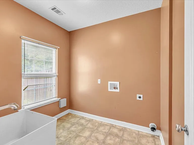 256 Savannah Ln — Photo 12