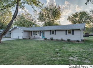 1202 Brantley Rd, Taylorville, IL 62568