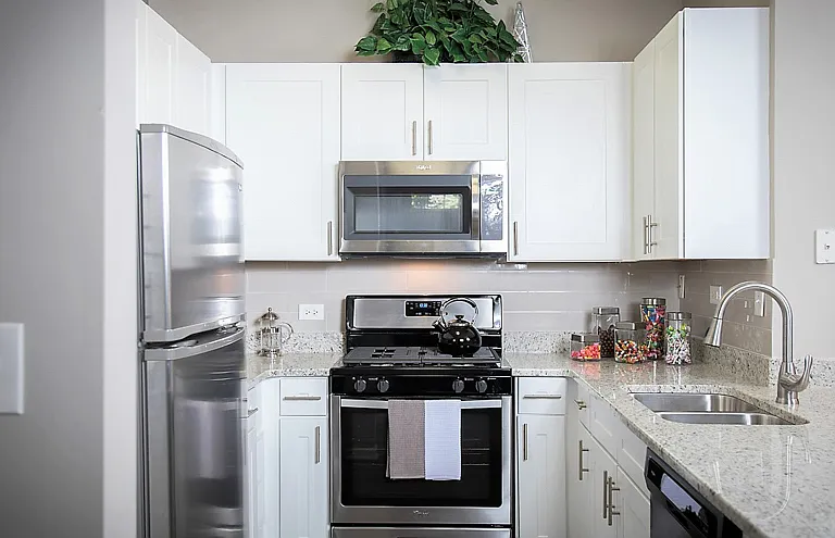 Woodlake Apartments — Photo 1