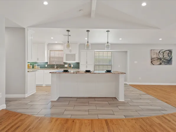 5429 Enderly Pl, Dallas, TX 75227
