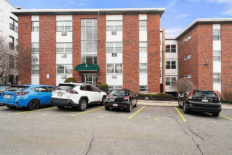 8 Commonwealth Ct #7
