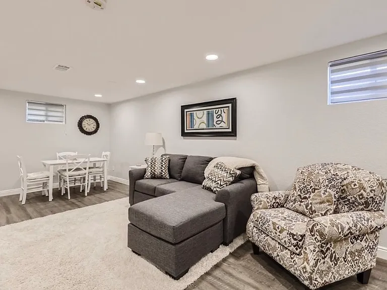 1860 S Yates St — Photo 8