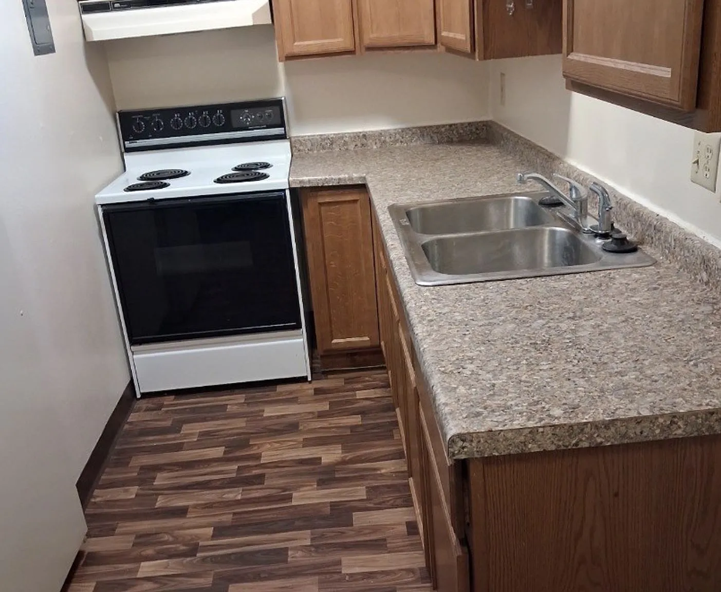Best building in Benson MN, Spacious, decks, garages priced great — Photo 3