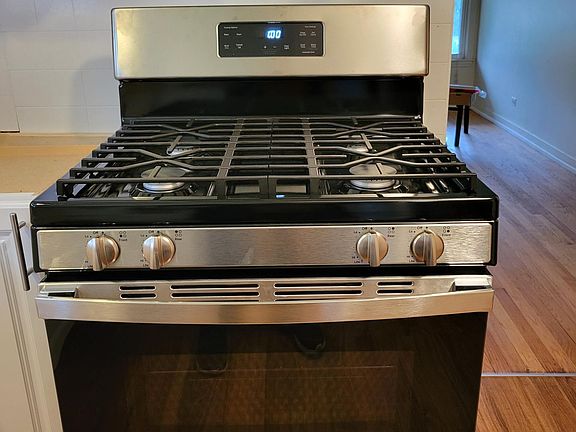 Gas stove