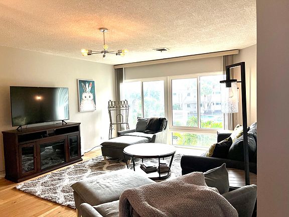 3rd image of 500 S Washington Dr APT 20B