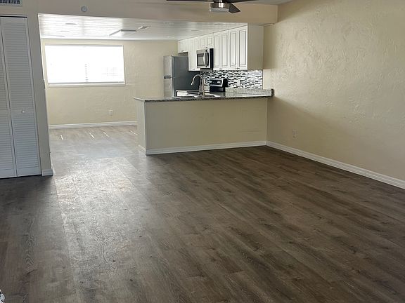 2nd image of 1910 S Palmetto Ave APT 101