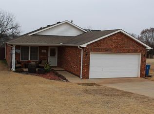 102 N Oakwood Ave, Chandler, OK 74834