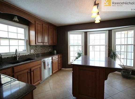 Gorgeous travertine tile