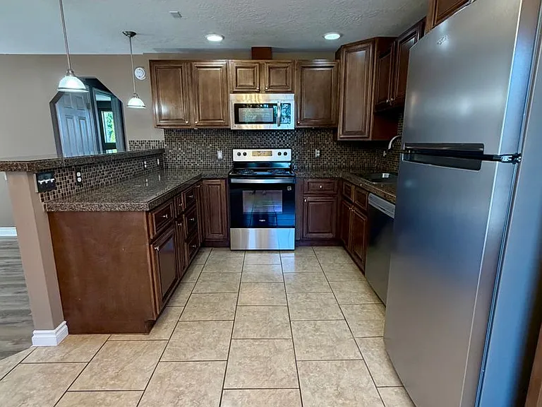 526 S 40th Ave #D — Photo 6