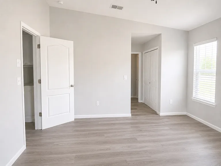 18686 Dobson Dr — Photo 8