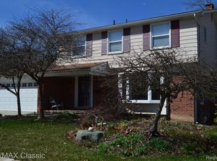 3291 Bluett Dr, Ann Arbor, MI 48105