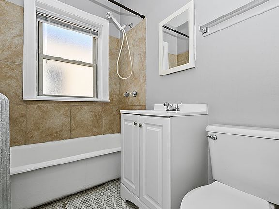 4th image of 8201 S Paulina St #1649-2