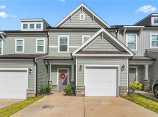4 Saltford Ln, Greensboro, NC 27455