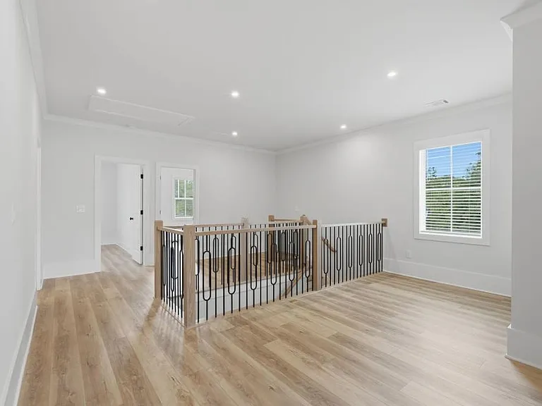 331 Orchid St — Photo 11