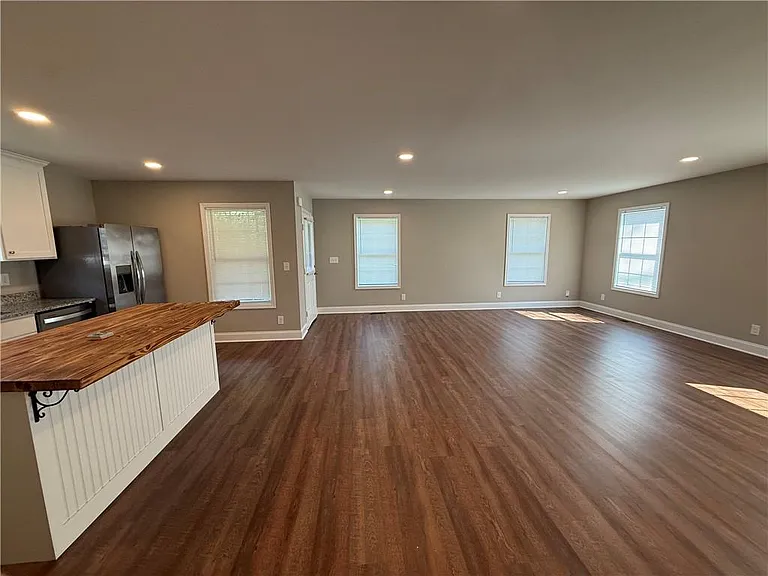 5915 Maiden Ln — Photo 4
