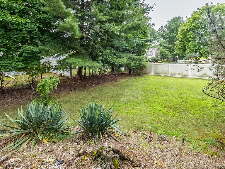 31 Gleason Dr — Photo 43