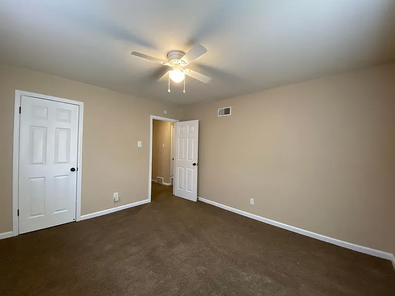 1032 University St — Photo 11