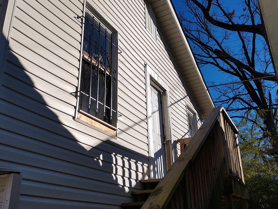 1st image of 319 1/2 Robinson Pl