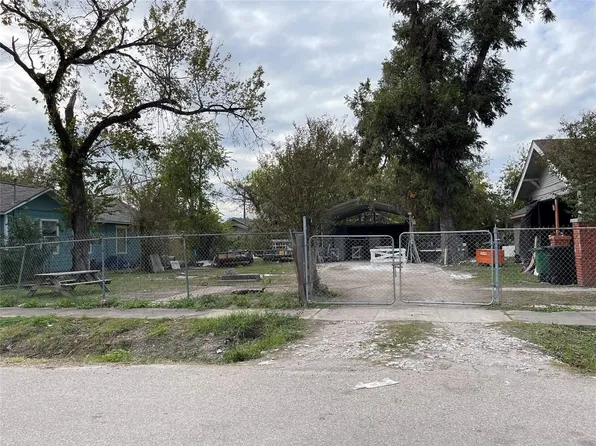 1617 Simpson St, Houston, TX 77020