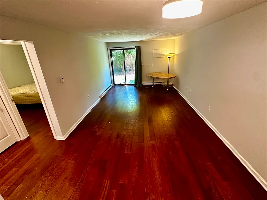 2 bed, 1.0 bath, 893 sqft, $2,000 — Photo 4