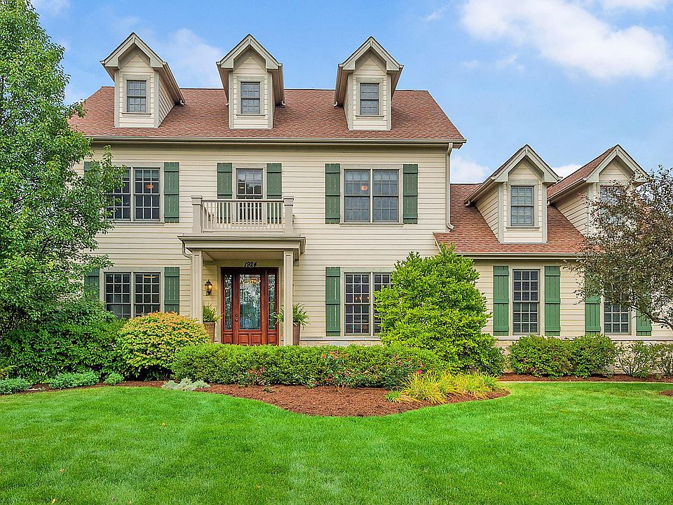 1st image of 1924 W 56th St