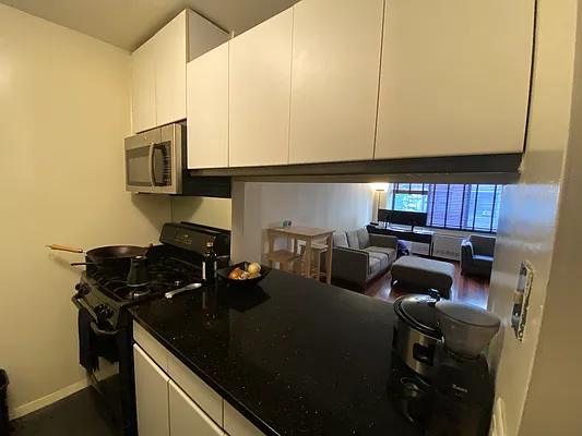 Rented by Akam Sales and Brokerage | media 15