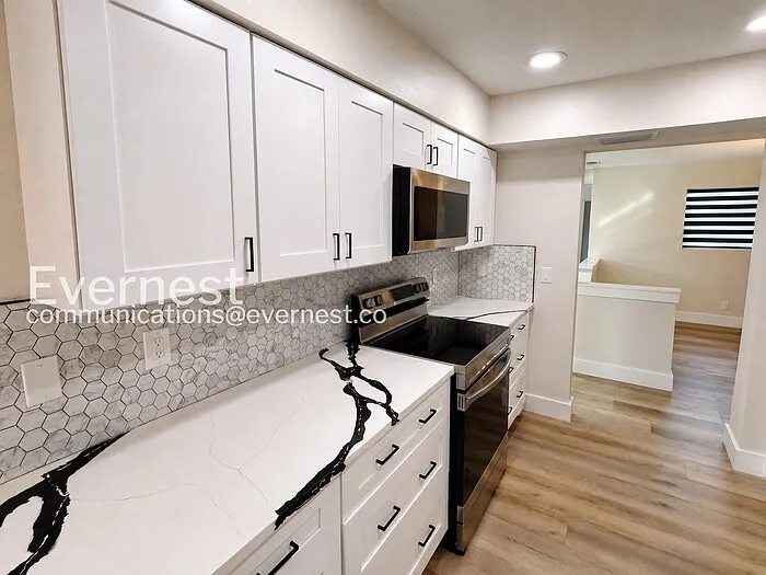 5908 S Manhattan Ave — Photo 8