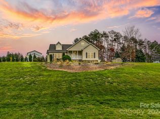 207 Sienna Dr, Hickory, NC 28601