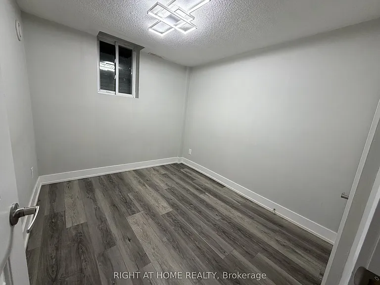 7 Carruthers Cres #BASEMENT — Photo 5
