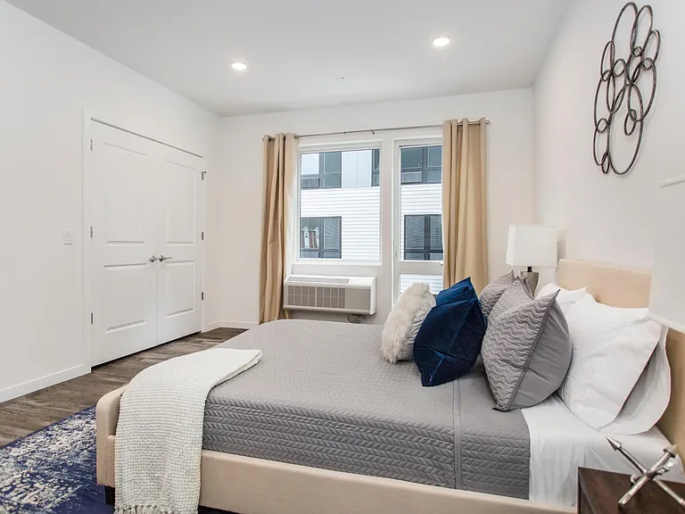 180 Roosevelt Ave — Photo 10