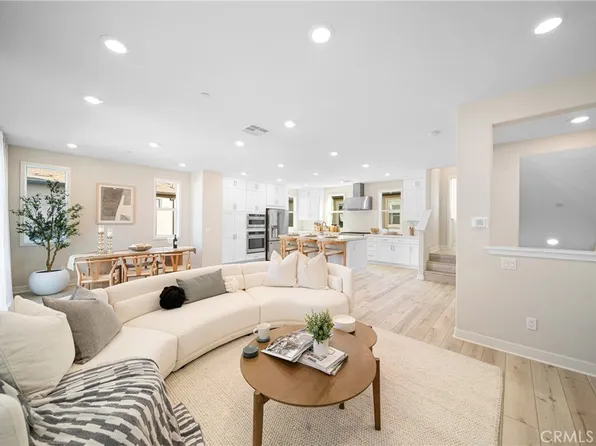 402 Chorus, Irvine, CA 92618