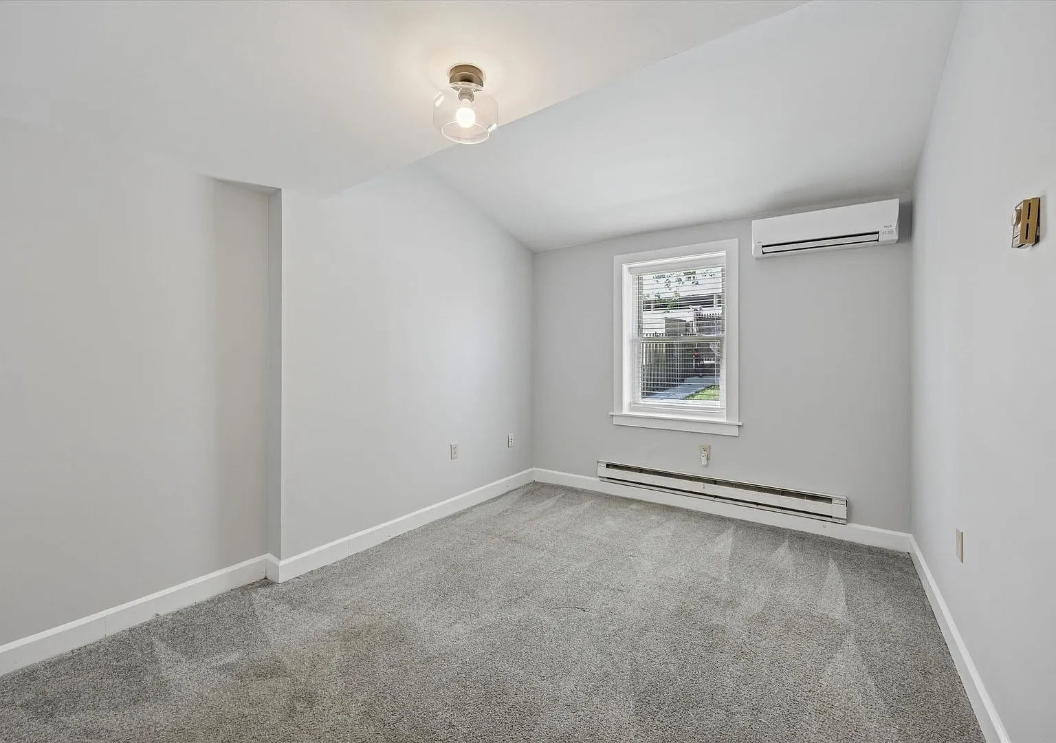 117 E Miner St — Photo 3