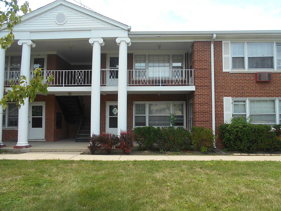 2nd image of 2000 Parkside Dr APT B1