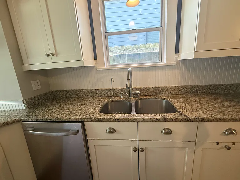 1004 Gillock St — Photo 35