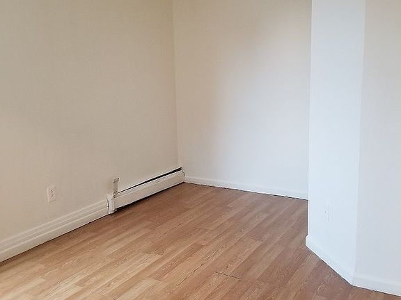 4th image of 137 Alexander Ave APT 9