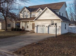5 Pheasant Ln, Pittsfield, IL 62363